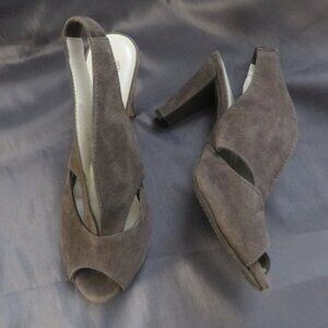 Amazing! ERIC MICHAEL GRAY SUEDE LEATHER HEELS SHOES SZ 38 8 Portugal $170